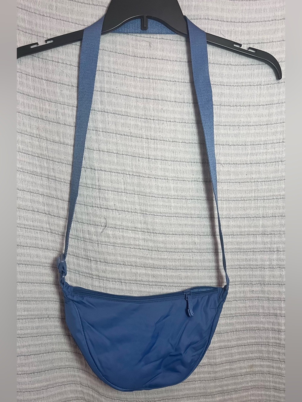 Compact Blue Crossbody Bag with Adjustable Strap